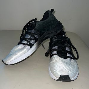 PUMA SOFT FOAM WOMENS SIZE 9